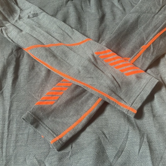 Men’s Helly Hansen 1/4 Zip Base Layer - Picture 3 of 5